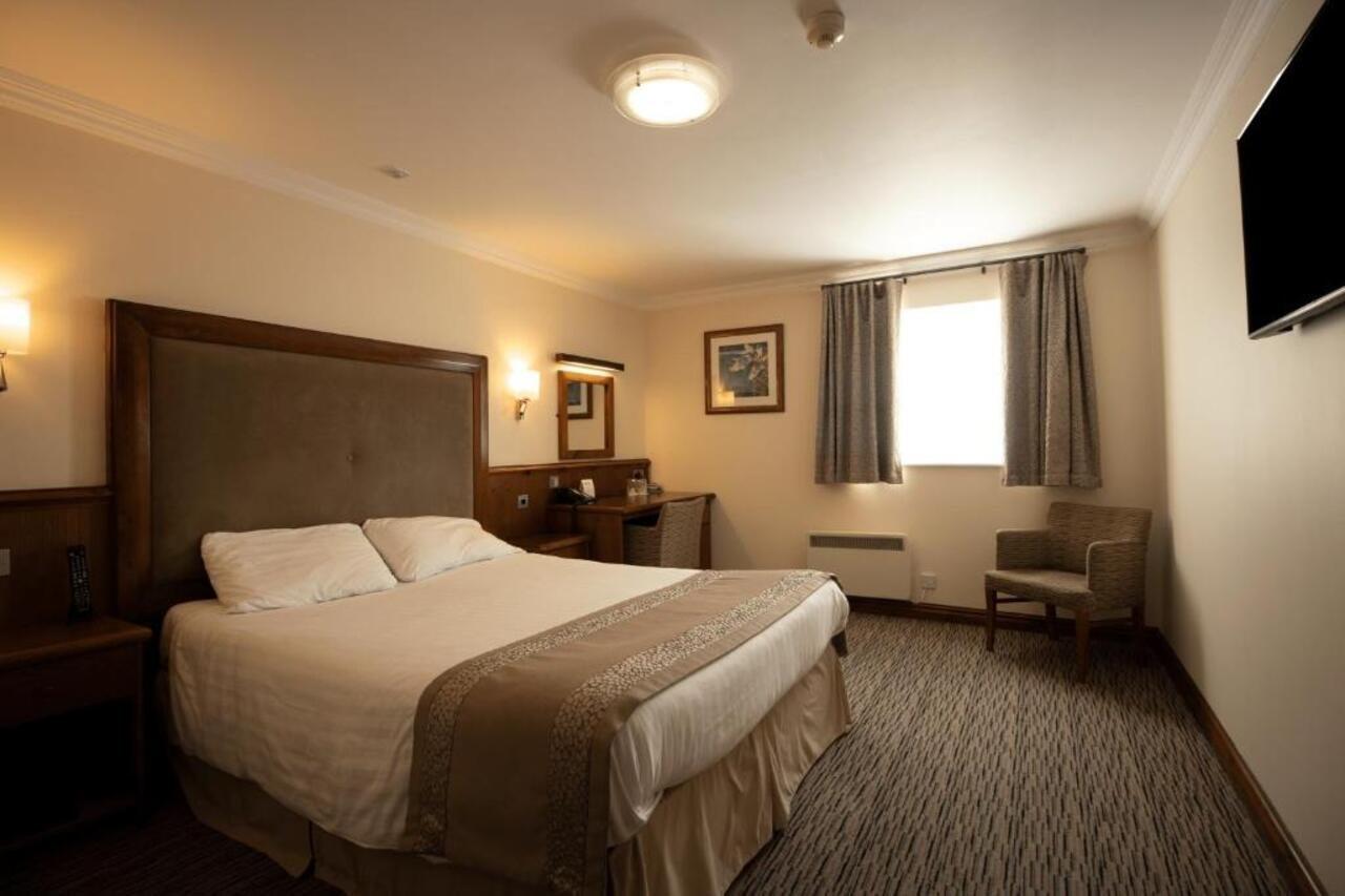 דונקסטר Best Western Plus Pastures Hotel מראה חיצוני תמונה